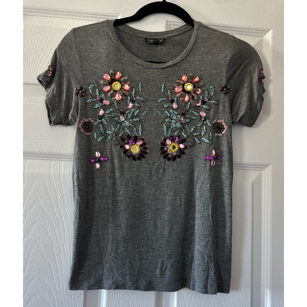 Topshop Women's Gray Embellished Floral Embroidered Tee Shirt in size 2